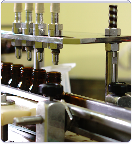 Laboratorium QC melakukan uji stabilitas dan potensi produk.