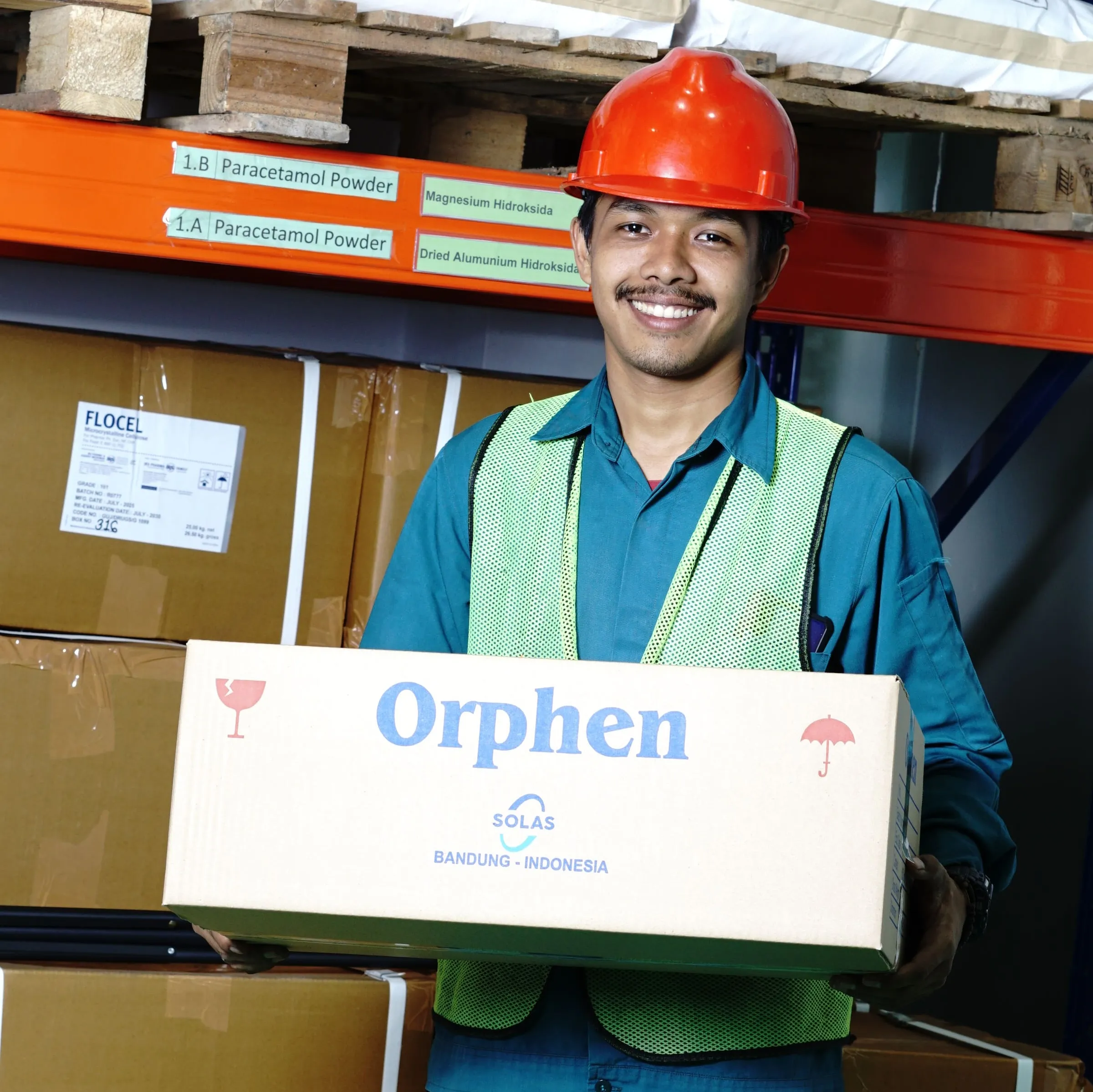 Proses inspeksi akhir sebelum pengemasan.